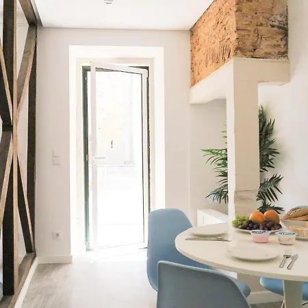 Апартаменты Liberdade Stylish With Balcony